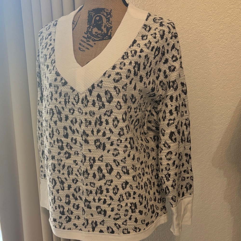 Vince Camuto Animal Print V-Neck Sweater - Black and Cream